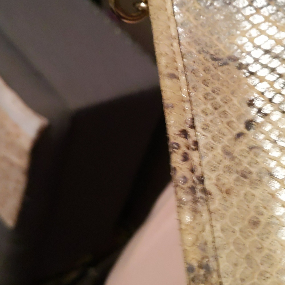 Coach shimmer snakeskin pattern wristlet/bag in cream & gray w/ gold hardware - Picture 14 of 14